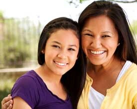 אמהות שמדגמנות בעיות דימוי גוף ודיבורים עצמיים שליליים מציבות את ההערכה העצמית של בתה
