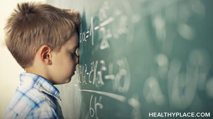 גלה כיצד לקויות למידה IEP יכולות לעזור לילדך לקבל התאמות עבור לקויות הלמידה שלו. קרא עוד באתר HealthyPlace.
